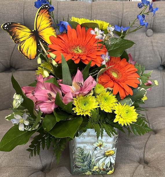Bees and Daisys Cube